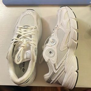 BRAND NEW Adidas Astir